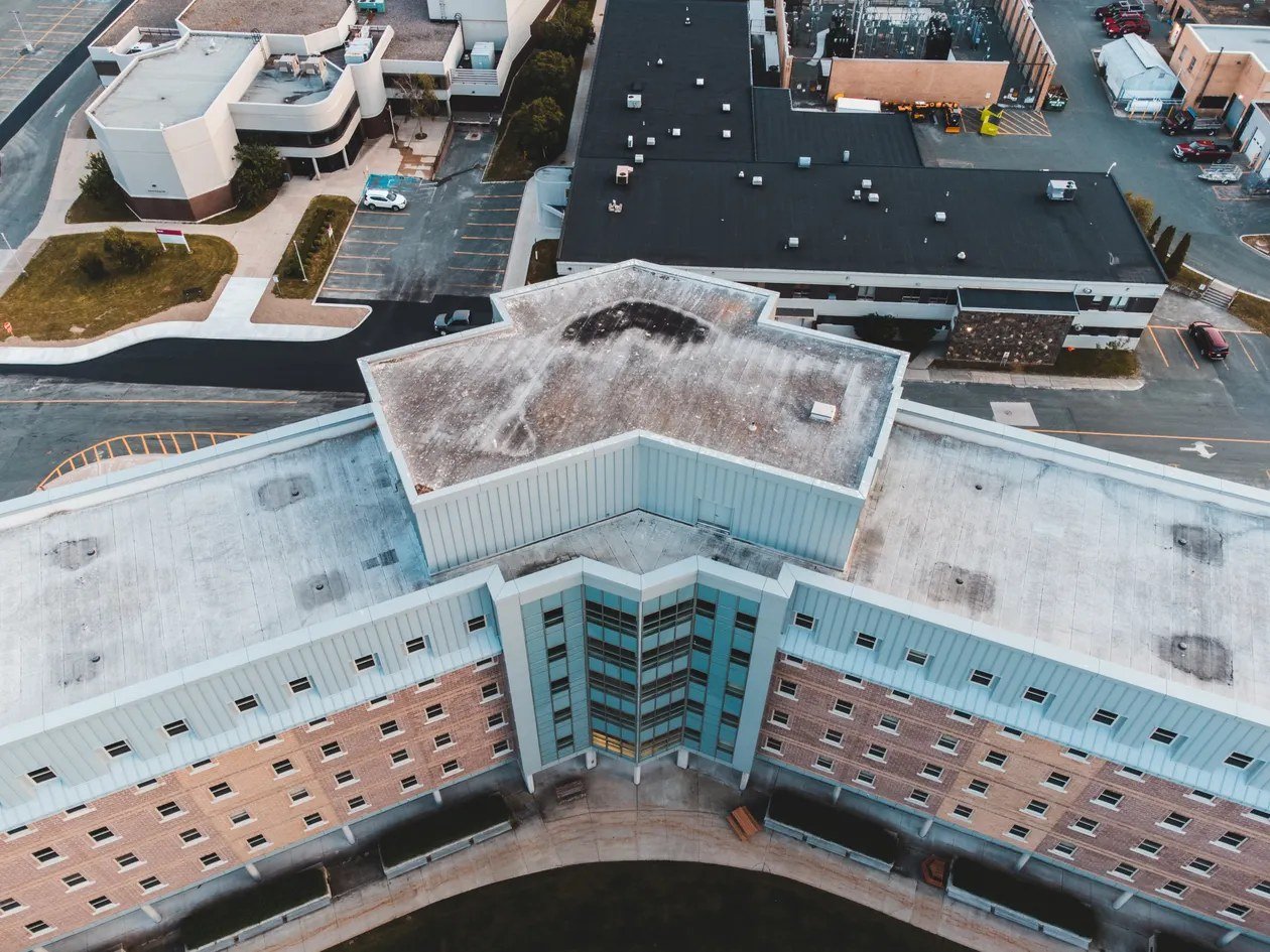 Commercial roofing Texas – flat commercial roof building